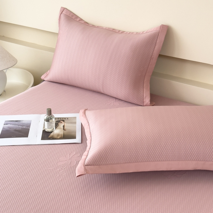 91家纺网 家纺一手货源 找家纺 瑞兴纺 2025新款高分子PE软凉席绣花款床笠款 床笠款-花之语-粉