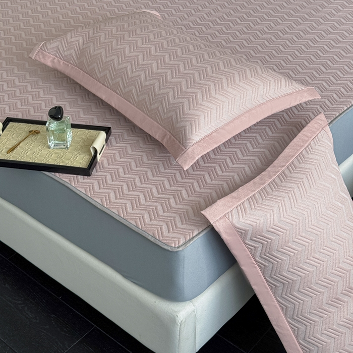 91家纺网 家纺一手货源 找家纺 （总）瑞兴纺 2025新款高分子PE软凉席绣花款床笠款