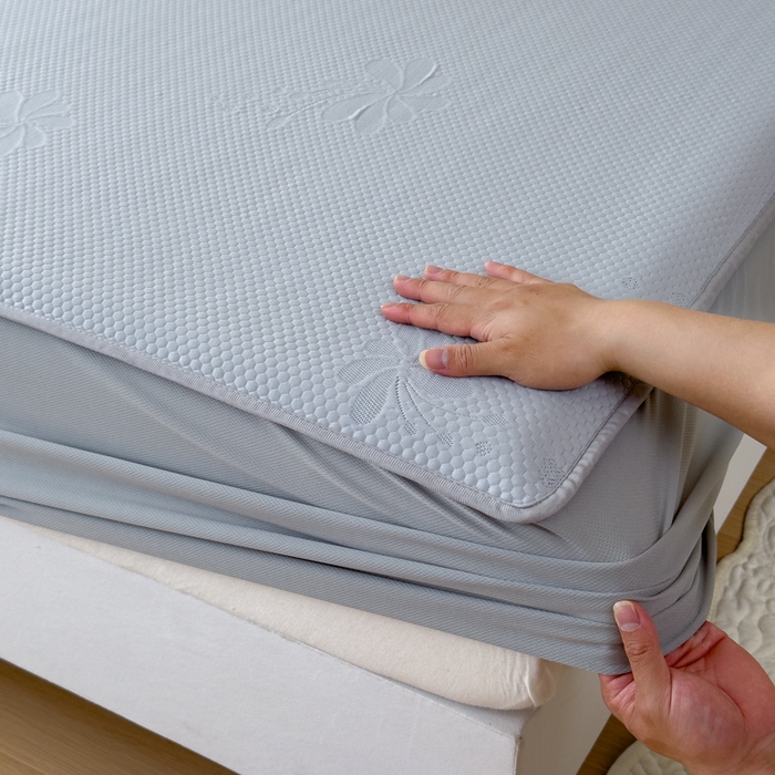 91家纺网 家纺一手货源 找家纺 瑞兴纺 2025新款高分子PE软凉席绣花款床笠款 床笠款-花之语-灰