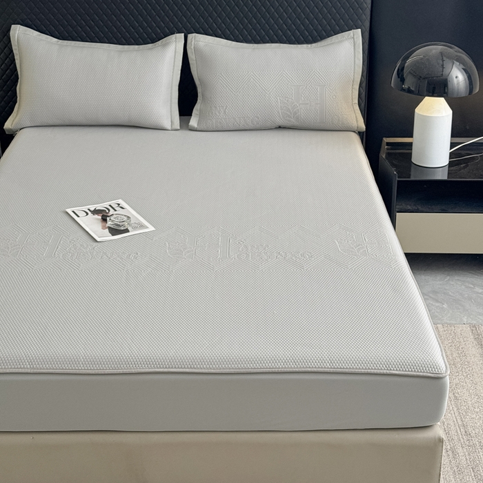 91家纺网 家纺一手货源 找家纺 瑞兴纺 2025新款高分子PE软凉席绣花款床笠款 床笠款-路易威-灰