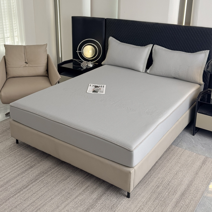 91家纺网 家纺一手货源 找家纺 瑞兴纺 2025新款高分子PE软凉席绣花款床笠款 床笠款-路易威-灰