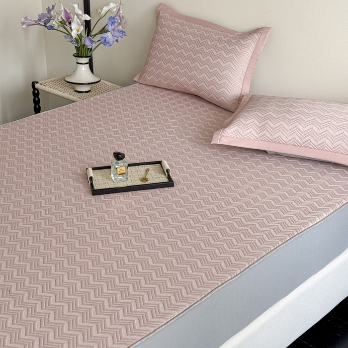 91家纺网 家纺一手货源 找家纺 （总）瑞兴纺 2025新款高分子PE软凉席绣花款床笠款