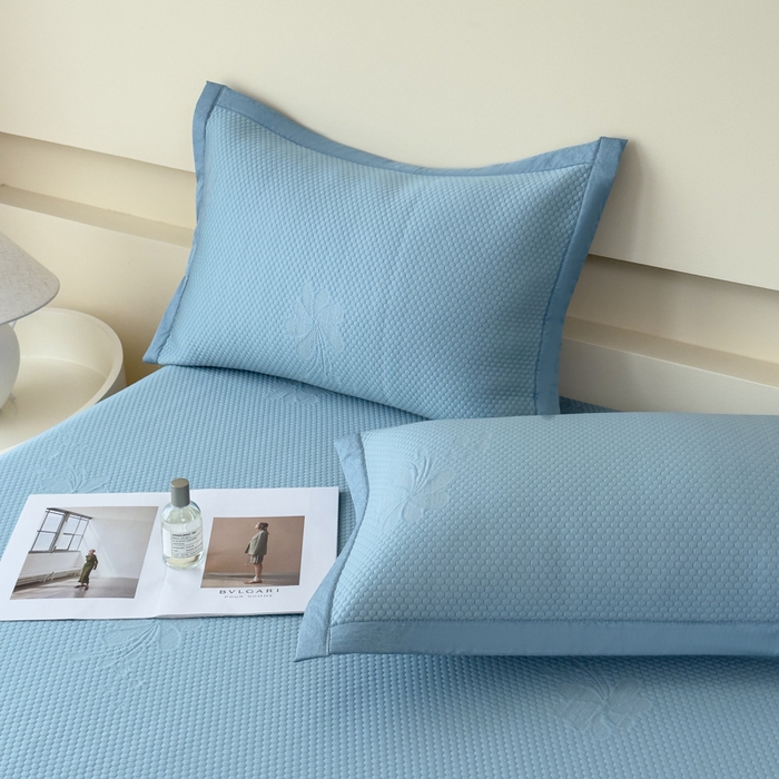 91家纺网 家纺一手货源 找家纺 瑞兴纺 2025新款高分子PE软凉席绣花款床笠款 床笠款-花之语-蓝