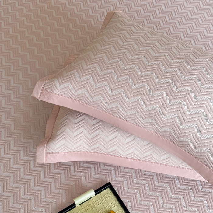 91家纺网 家纺一手货源 找家纺 瑞兴纺 2025新款高分子PE软凉席绣花款床笠款 床笠款-风尚-粉