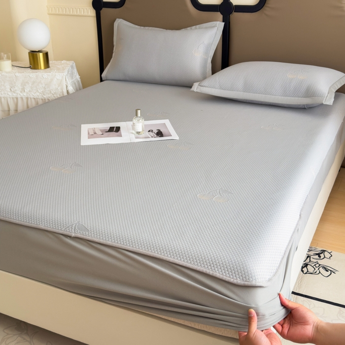 91家纺网 家纺一手货源 找家纺 瑞兴纺 2025新款高分子PE软凉席绣花款床笠款 床笠款-樱桃-灰