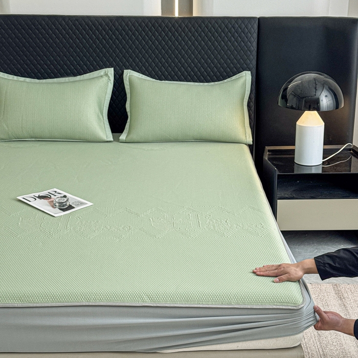 91家纺网 家纺一手货源 找家纺 瑞兴纺 2025新款高分子PE软凉席绣花款床笠款 床笠款-路易威-绿