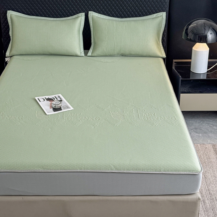 91家纺网 家纺一手货源 找家纺 瑞兴纺 2025新款高分子PE软凉席绣花款床笠款 床笠款-路易威-绿