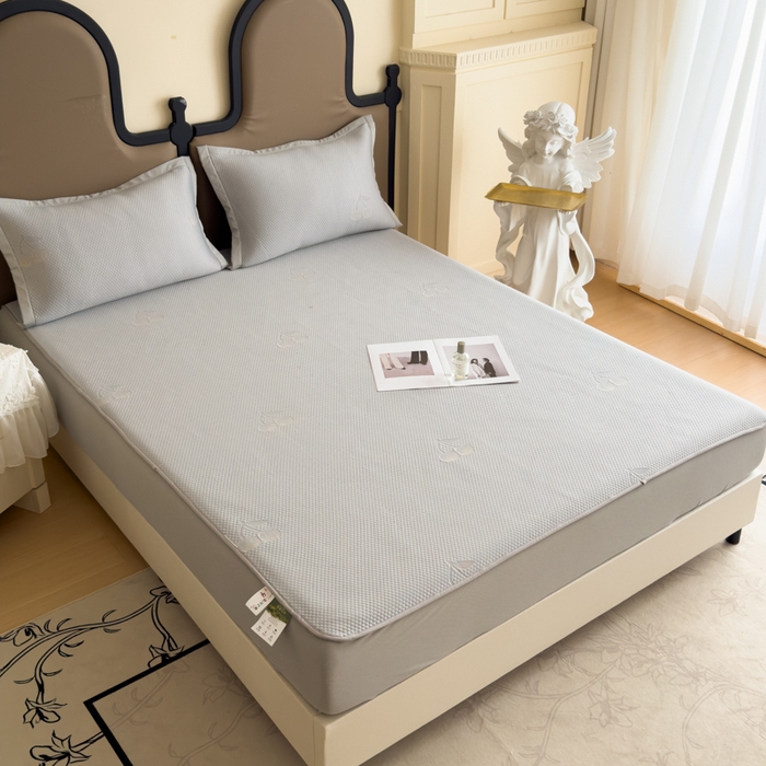 91家纺网 家纺一手货源 找家纺 瑞兴纺 2025新款高分子PE软凉席绣花款床笠款 床笠款-樱桃-灰