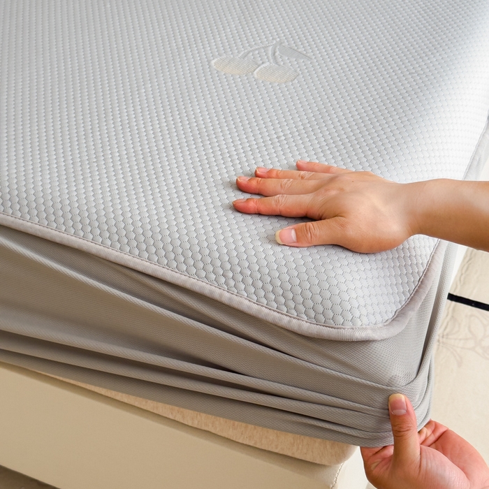 91家纺网 家纺一手货源 找家纺 瑞兴纺 2025新款高分子PE软凉席绣花款床笠款 床笠款-樱桃-灰