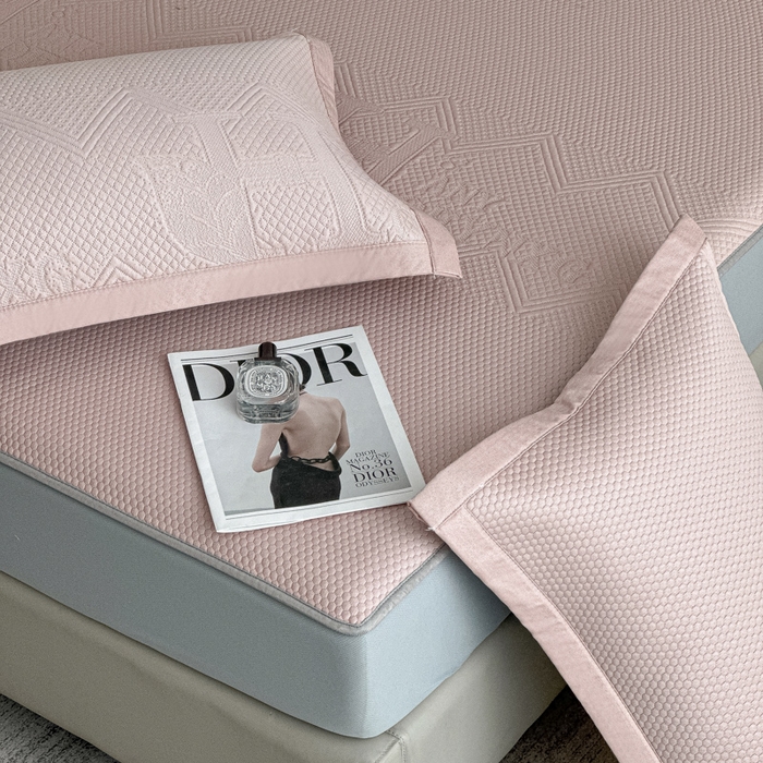 91家纺网 家纺一手货源 找家纺 瑞兴纺 2025新款高分子PE软凉席绣花款床笠款 床笠款-路易威-粉