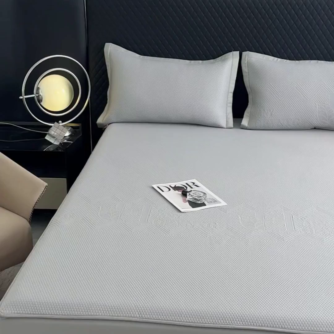 91家纺网 家纺一手货源 找家纺 瑞兴纺 2025新款高分子PE软凉席绣花款床笠款 床笠款-路易威-灰