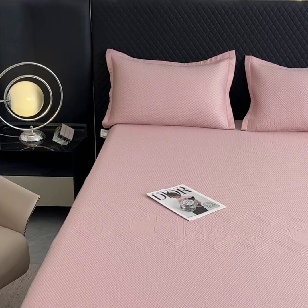 91家纺网 家纺一手货源 找家纺 瑞兴纺 2025新款高分子PE软凉席绣花款床笠款 床笠款-路易威-粉