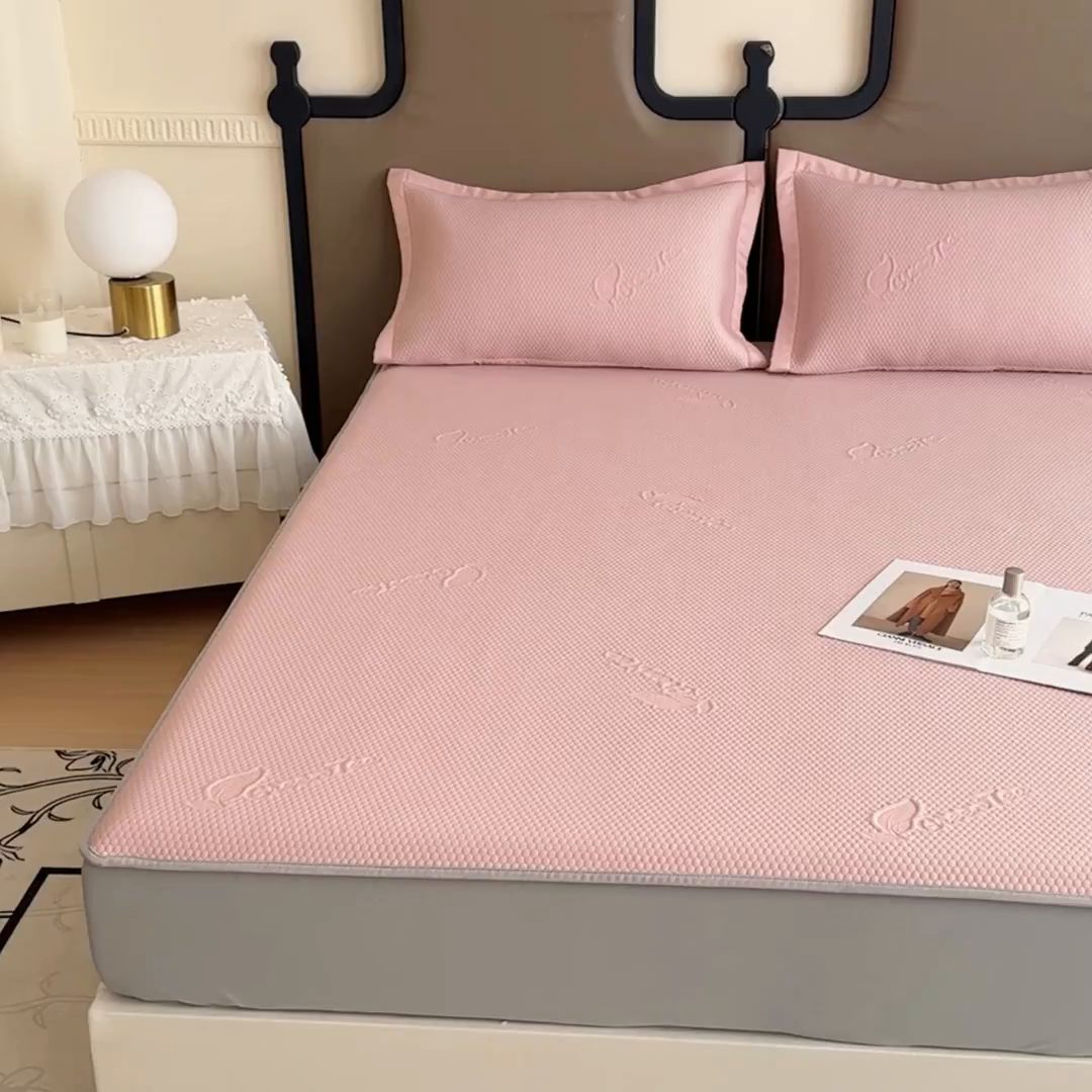 91家纺网 家纺一手货源 找家纺 瑞兴纺 2025新款高分子PE软凉席绣花款床笠款 床笠款-沐夕-粉