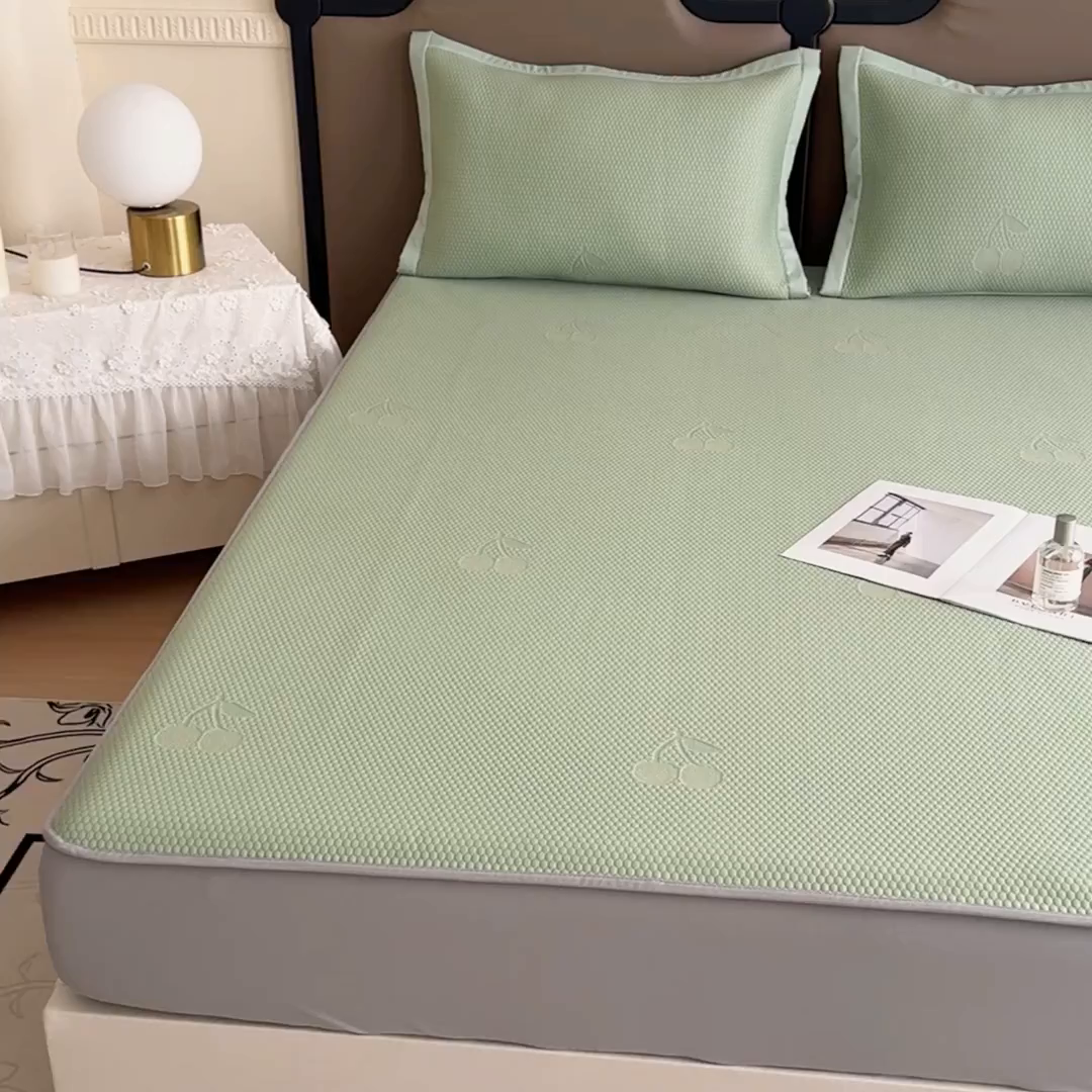 91家纺网 家纺一手货源 找家纺 瑞兴纺 2025新款高分子PE软凉席绣花款床笠款 床笠款-樱桃-绿