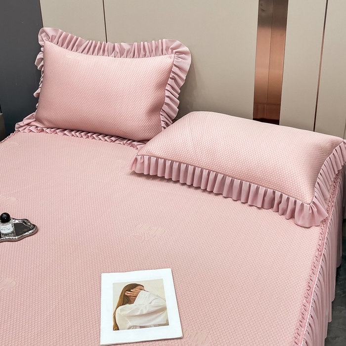 91家纺网 家纺一手货源 找家纺 瑞兴纺 2025新款高分子PE软凉席款床裙款 床裙款-小樱桃-粉