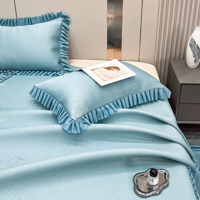 91家纺网 家纺一手货源 找家纺 瑞兴纺 2025新款高分子PE软凉席款床裙款 床裙款-小樱桃-蓝