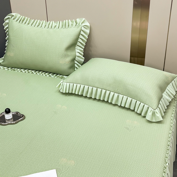 91家纺网 家纺一手货源 找家纺 瑞兴纺 2025新款高分子PE软凉席款床裙款 床裙款-小樱桃-绿