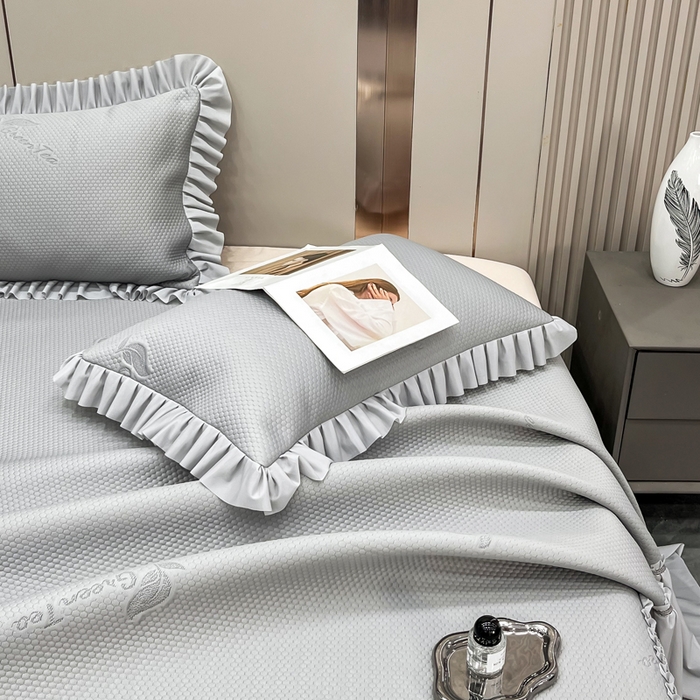 91家纺网 家纺一手货源 找家纺 瑞兴纺 2025新款高分子PE软凉席款床裙款 床裙款-沐夕-灰