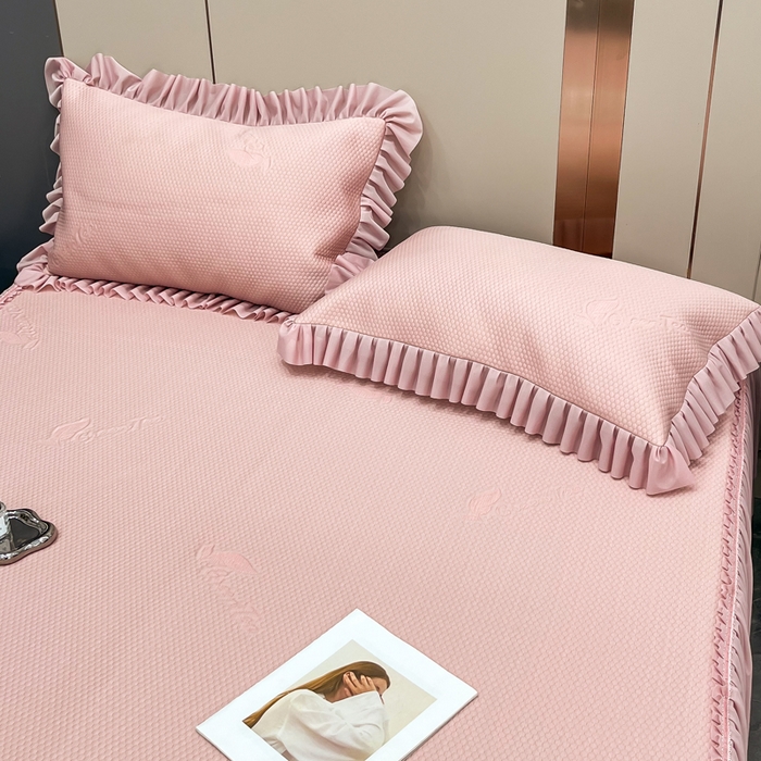 91家纺网 家纺一手货源 找家纺 瑞兴纺 2025新款高分子PE软凉席款床裙款 床裙款-沐夕-粉