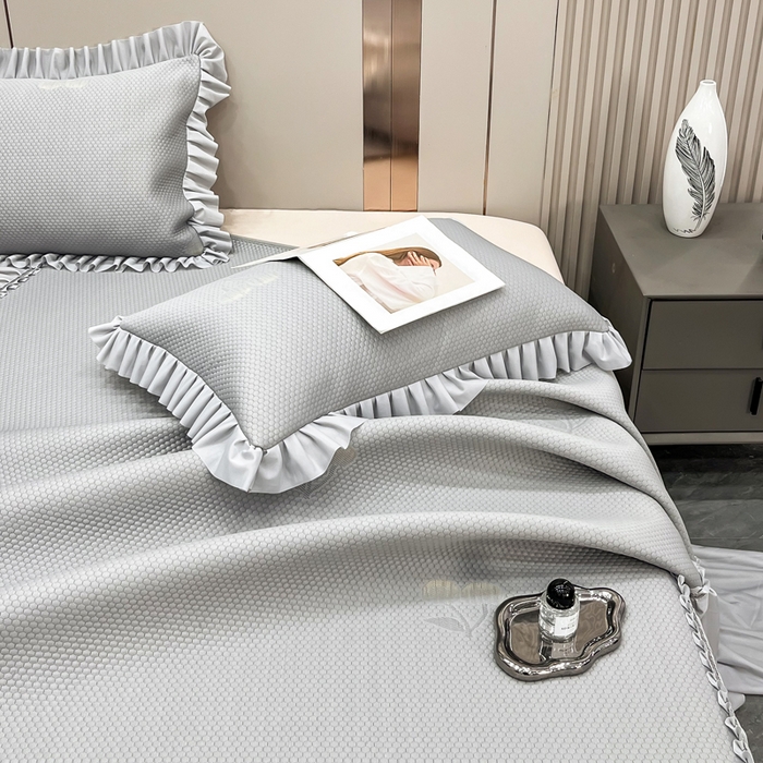 91家纺网 家纺一手货源 找家纺 瑞兴纺 2025新款高分子PE软凉席款床裙款 床裙款-小樱桃-灰