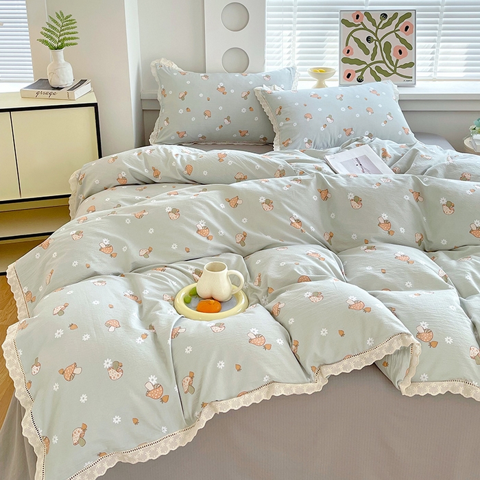 91家纺网 家纺一手货源 找家纺 雨彤家纺 2025新款A类高克重云感皱皱双层纱全棉镂空花边款法式四件套-床拍图 浅忆