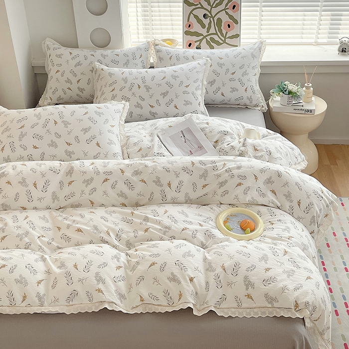 91家纺网 家纺一手货源 找家纺 雨彤家纺 2025新款A类高克重云感皱皱双层纱全棉镂空花边款法式四件套-床拍图 宝拉