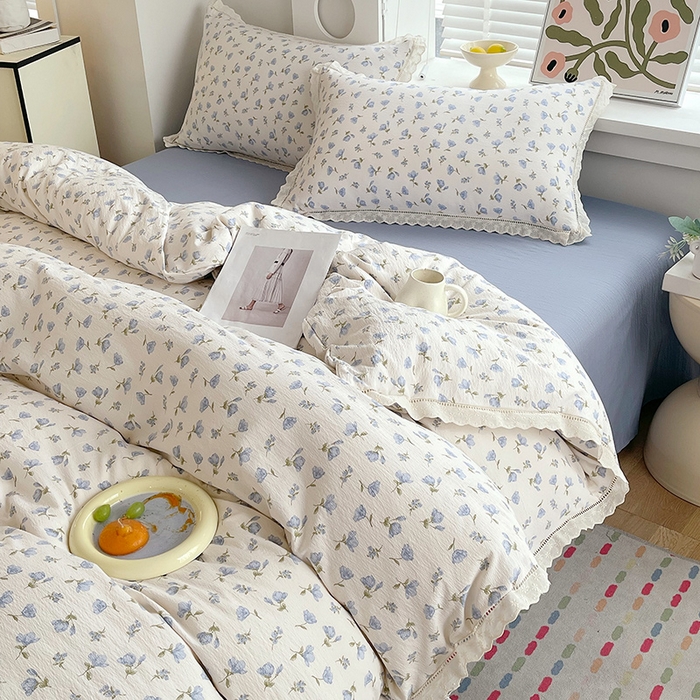 91家纺网 家纺一手货源 找家纺 雨彤家纺 2025新款A类高克重云感皱皱双层纱全棉镂空花边款法式四件套-床拍图 浪漫定义