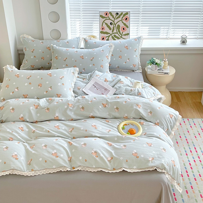 91家纺网 家纺一手货源 找家纺 雨彤家纺 2025新款A类高克重云感皱皱双层纱全棉镂空花边款法式四件套-床拍图 浅忆