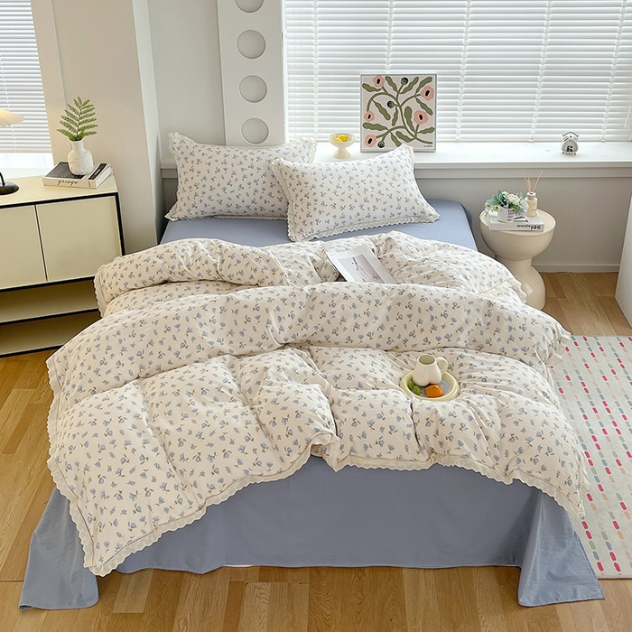 91家纺网 家纺一手货源 找家纺 雨彤家纺 2025新款A类高克重云感皱皱双层纱全棉镂空花边款法式四件套-床拍图 浪漫定义