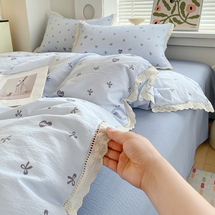 91家纺网 家纺一手货源 找家纺 雨彤家纺 2025新款A类高克重云感皱皱双层纱全棉镂空花边款法式四件套-床拍图 悦枝