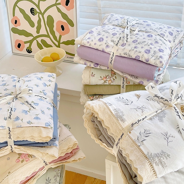 91家纺网 家纺一手货源 找家纺 （总）雨彤家纺 2025新款A类高克重云感皱皱双层纱全棉镂空花边款法式四件套-叠拍图