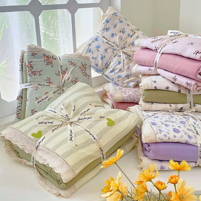 91家纺网 家纺一手货源 找家纺 雨彤家纺 2025新款A类高克重云感皱皱双层纱全棉镂空花边款法式四件套-叠拍图 组合图