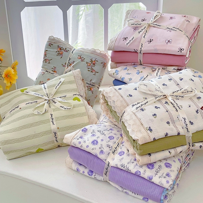 91家纺网 家纺一手货源 找家纺 雨彤家纺 2025新款A类高克重云感皱皱双层纱全棉镂空花边款法式四件套-叠拍图 组合图