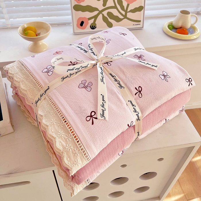 91家纺网 家纺一手货源 找家纺 （总）雨彤家纺 2025新款A类高克重云感皱皱双层纱全棉镂空花边款法式四件套-叠拍图