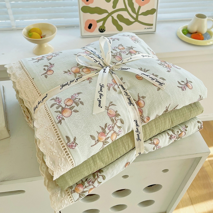 91家纺网 家纺一手货源 找家纺 （总）雨彤家纺 2025新款A类高克重云感皱皱双层纱全棉镂空花边款法式四件套-叠拍图