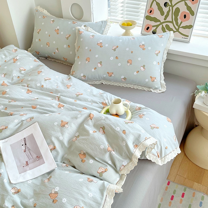 91家纺网 家纺一手货源 找家纺 雨彤家纺 2025新款A类高克重云感皱皱双层纱全棉镂空花边款法式四件套-床拍图 浅忆