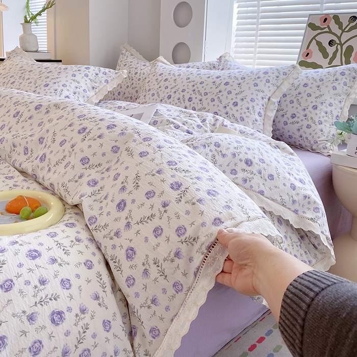 91家纺网 家纺一手货源 找家纺 雨彤家纺 2025新款A类高克重云感皱皱双层纱全棉镂空花边款法式四件套-床拍图 惜花芷