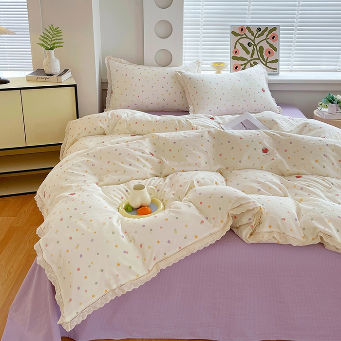 91家纺网 家纺一手货源 找家纺 雨彤家纺 2025新款A类高克重云感皱皱双层纱全棉镂空花边款法式四件套-床拍图 彩色的梦