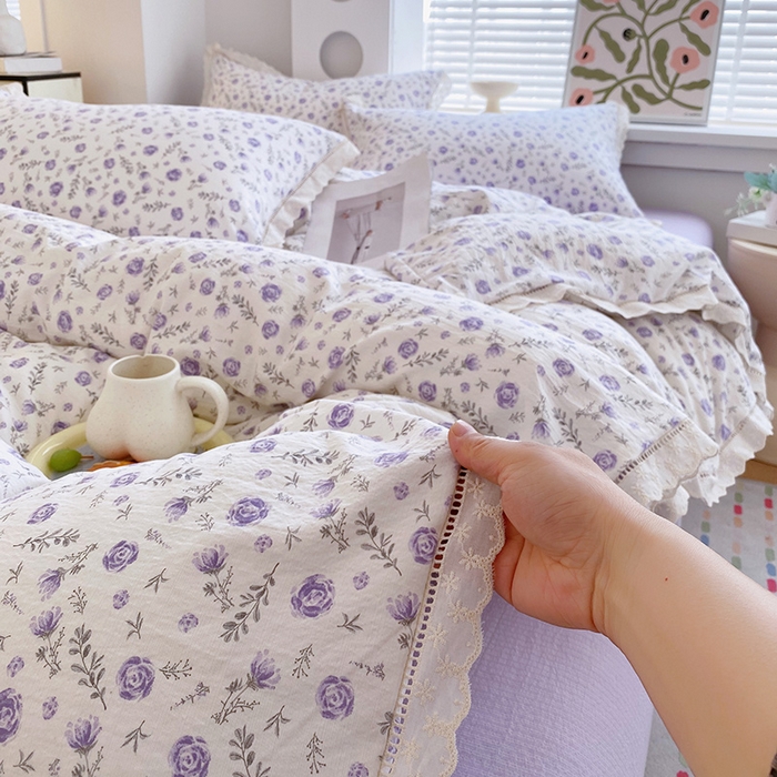 91家纺网 家纺一手货源 找家纺 雨彤家纺 2025新款A类高克重云感皱皱双层纱全棉镂空花边款法式四件套-床拍图 惜花芷