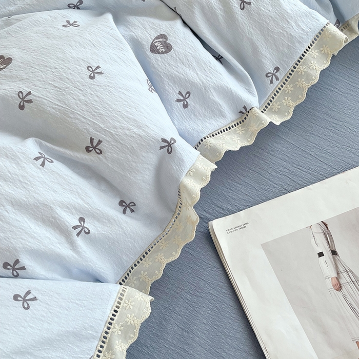 91家纺网 家纺一手货源 找家纺 雨彤家纺 2025新款A类高克重云感皱皱双层纱全棉镂空花边款法式四件套-床拍图 悦枝