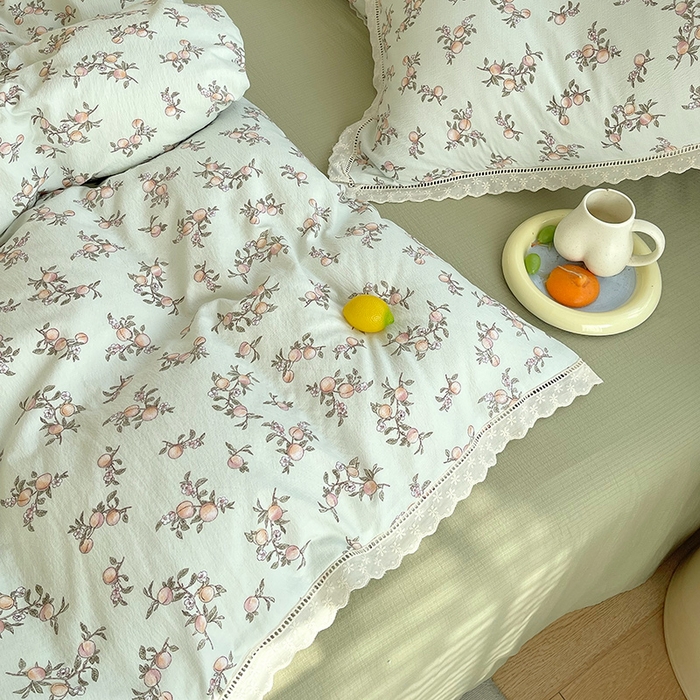 91家纺网 家纺一手货源 找家纺 雨彤家纺 2025新款A类高克重云感皱皱双层纱全棉镂空花边款法式四件套-床拍图 秋的果实