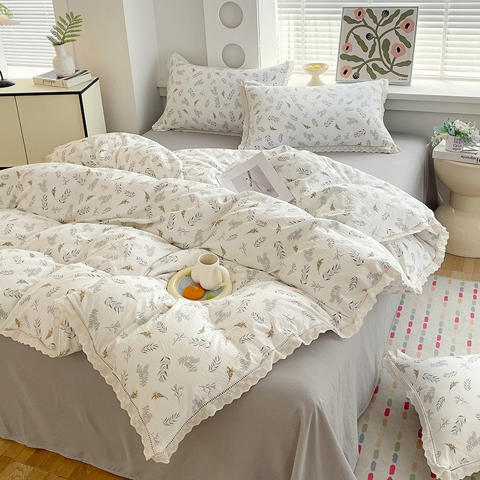 91家纺网 家纺一手货源 找家纺 雨彤家纺 2025新款A类高克重云感皱皱双层纱全棉镂空花边款法式四件套-床拍图 宝拉