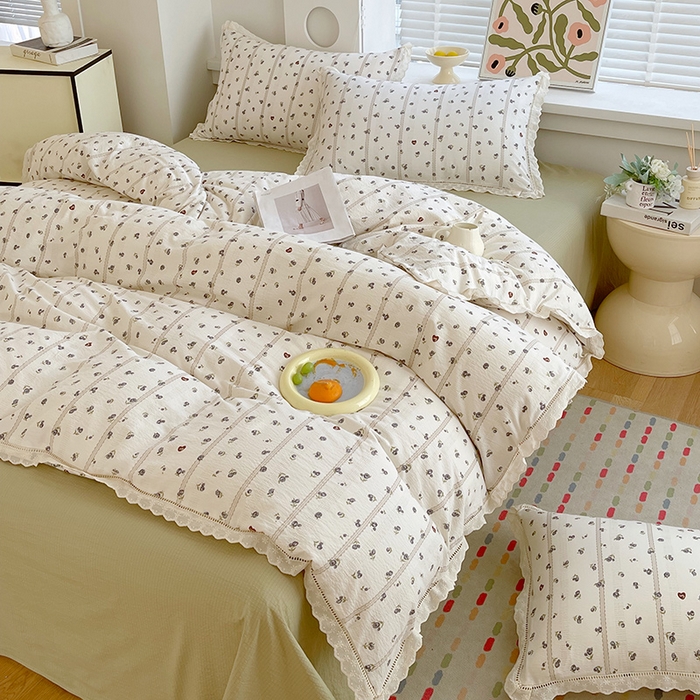 91家纺网 家纺一手货源 找家纺 雨彤家纺 2025新款A类高克重云感皱皱双层纱全棉镂空花边款法式四件套-床拍图 浮梦