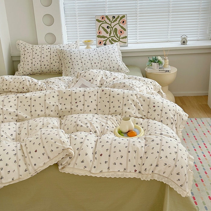 91家纺网 家纺一手货源 找家纺 雨彤家纺 2025新款A类高克重云感皱皱双层纱全棉镂空花边款法式四件套-床拍图 浮梦