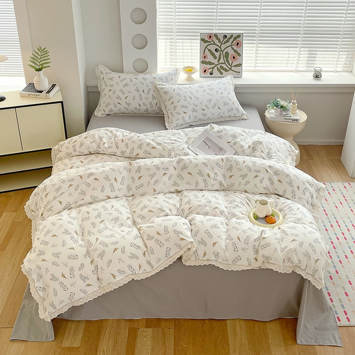 91家纺网 家纺一手货源 找家纺 雨彤家纺 2025新款A类高克重云感皱皱双层纱全棉镂空花边款法式四件套-床拍图 宝拉