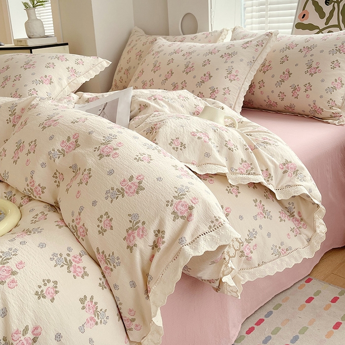 雨彤家纺 2025新款A类高克重云感皱皱双层纱全棉镂空花边款法式四件套-床拍图 望夏花艺