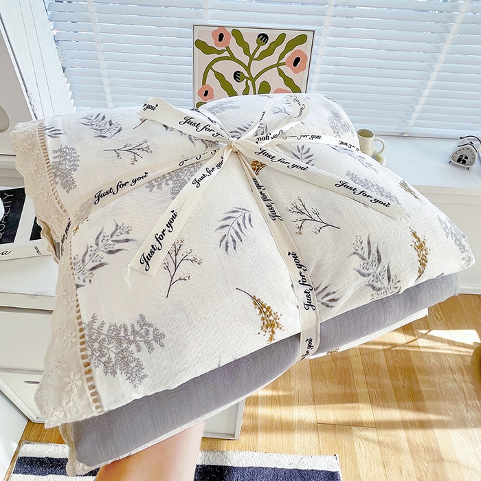 91家纺网 家纺一手货源 找家纺 雨彤家纺 2025新款A类高克重云感皱皱双层纱全棉镂空花边款法式四件套-叠拍图 宝拉