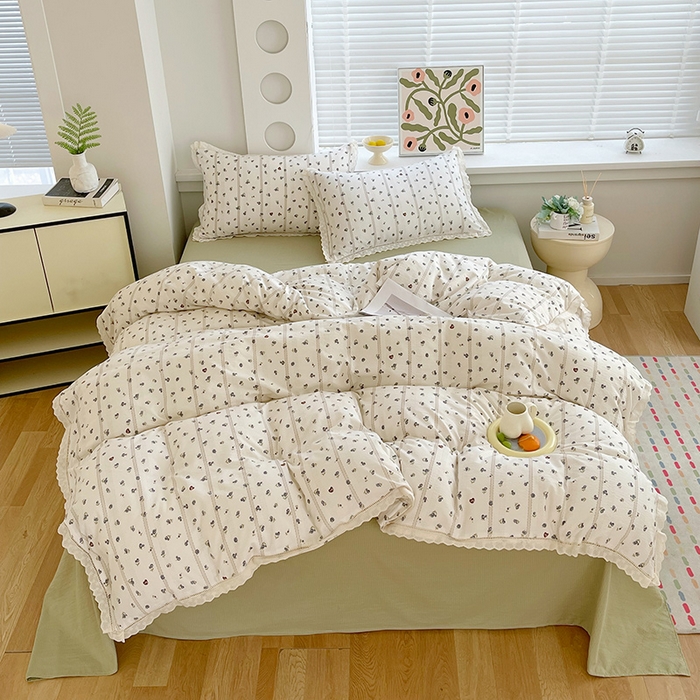 91家纺网 家纺一手货源 找家纺 雨彤家纺 2025新款A类高克重云感皱皱双层纱全棉镂空花边款法式四件套-床拍图 浮梦