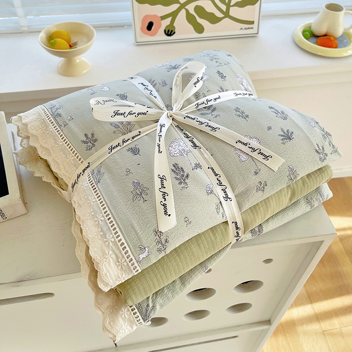 雨彤家纺 2025新款A类高克重云感皱皱双层纱全棉镂空花边款法式四件套-叠拍图 甜蜜花房