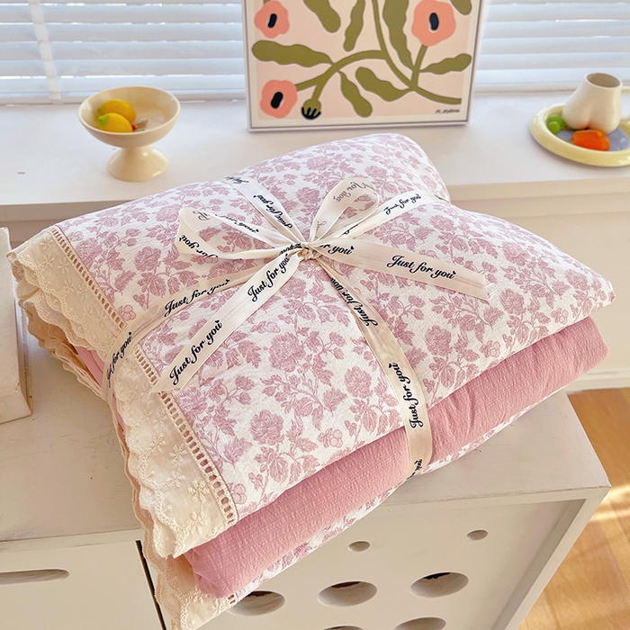 91家纺网 家纺一手货源 找家纺 （总）雨彤家纺 2025新款A类高克重云感皱皱双层纱全棉镂空花边款法式四件套-叠拍图